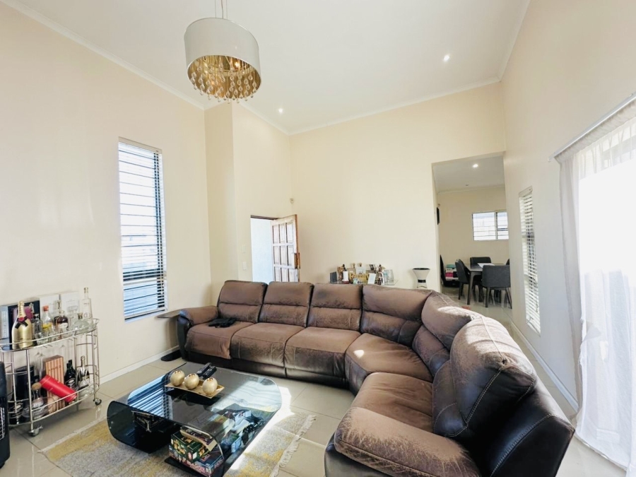 4 Bedroom Property for Sale in Parklands North Western Cape